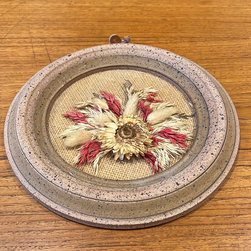 Wall hanging, handmade, pottery, ceramic plaque w/dry flower arrangement burlap - Picture 8 of 10